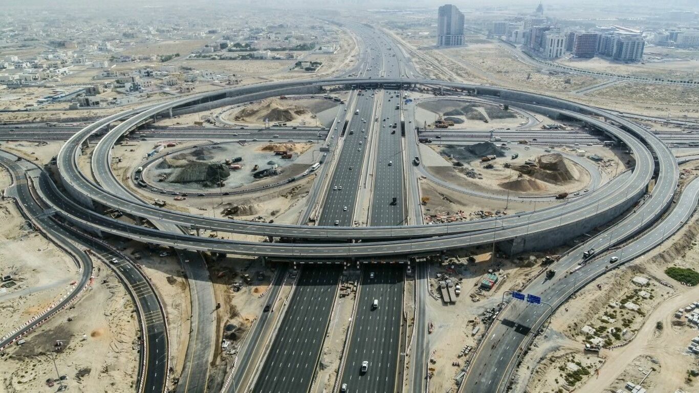 Типичная развязка автомагистрали в Дубае