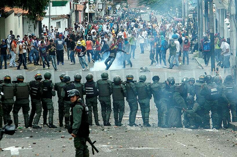 Число задержанных в ходе протестов в Венесуэле возросло до 3,6 тыс. человек