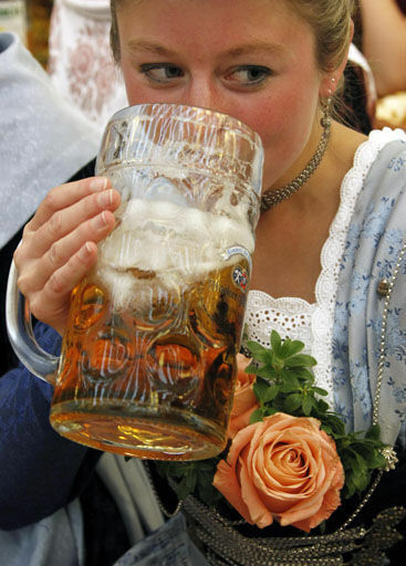 В Баварии пьют пиво, едят сосиски и курят – открылся 200-й  «Октоберфест»