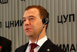 Медведев поздравил космонавтов с праздником (ВИДЕО)