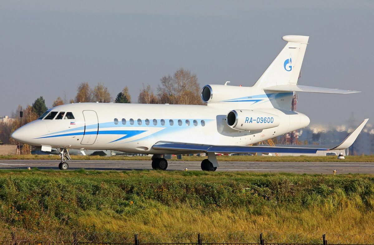 Самолет "Газпром авиа" вынужденно приземлился в аэропорту Надыма