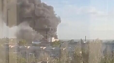 В Луганске после обстрела начался пожар