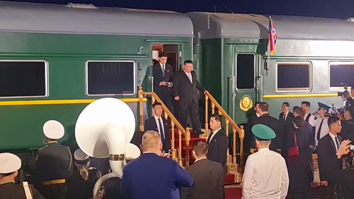 Ким Чен Ын прибыл в Россию (ВИДЕО)
