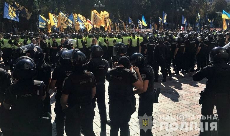 Выдача Украиной боевика ИГ в Россию вызвала массовые протесты националистов