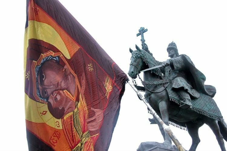 На памятник Ивану Грозному в Орле надели мешок