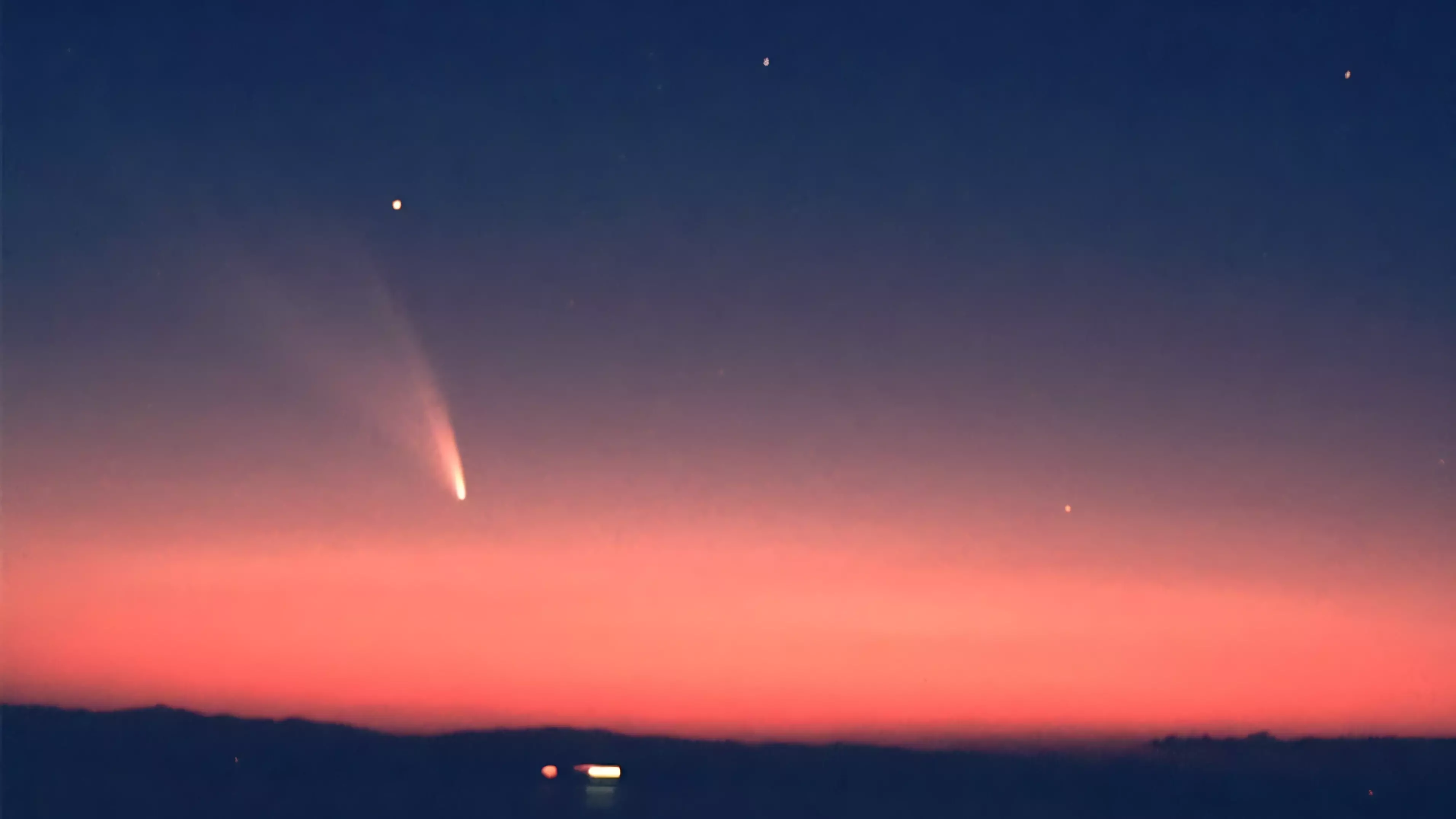 Жители Дальнего Востока наблюдали редчайшее явление: полет кометы Понса-Брукса