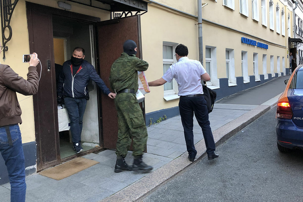 В офисах «МБХ Медиа» и «Открытой России» начались обыски
