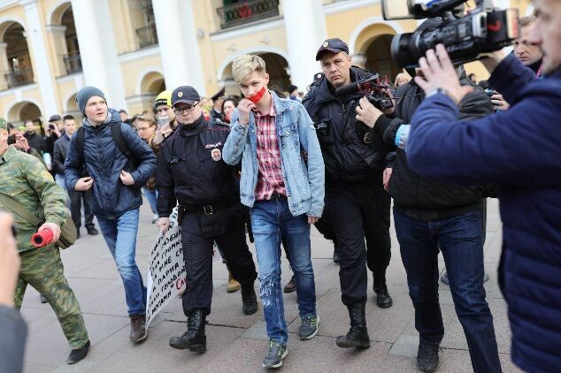 В Санкт-Петербурге задержали 11 участников акции "День молчания"