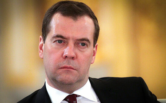 Медведев отказался от поездок в регионы из-за фильма «Он вам не Димон»