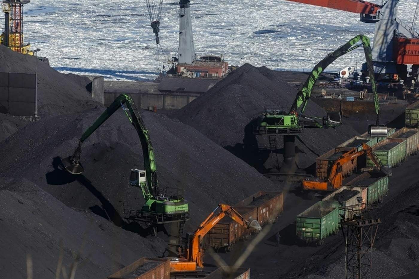 «Переобувка» на три миллиарда: морской порт Владивостока могут засыпать углем
