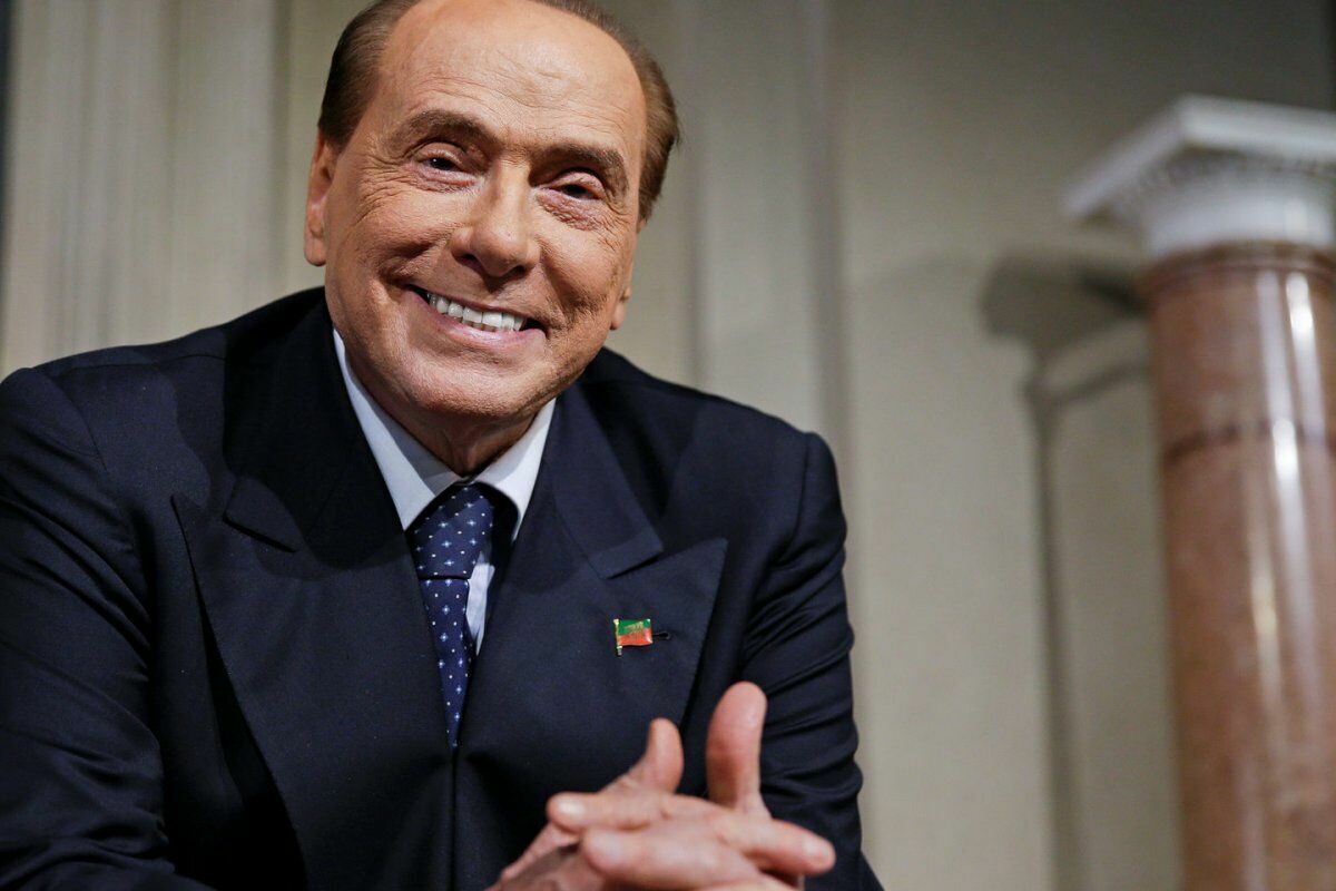 Сильвио Берлускони заявил, что пошутил о подаренной Владимиром Путиным водке