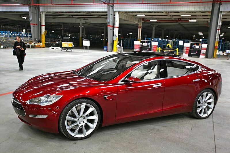 У электромобилей Tesla нашли конструктивный недостаток - самопроизвольное ускорение