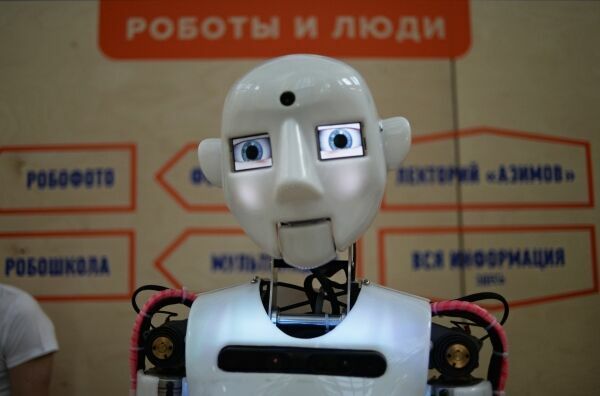Эксперт: Госдума своевременно подняла вопрос об отношениях роботов и людей