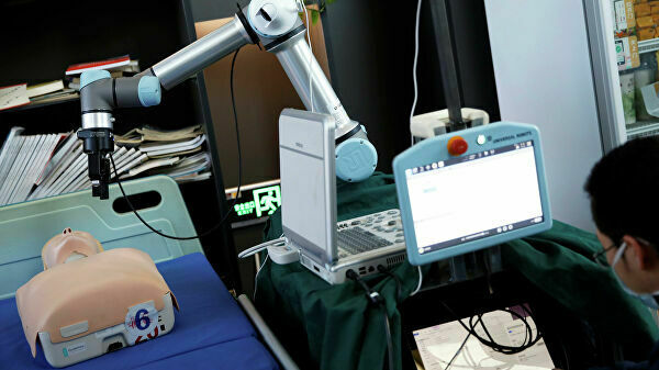 В Китае анализы на коронавирус начал брать робот
