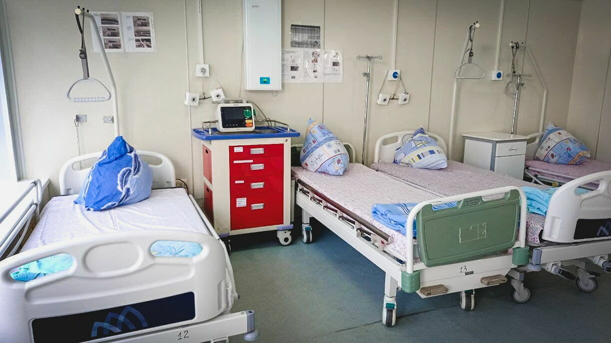 За неделю число пациентов с ковидом в больницах снизилось на 22%