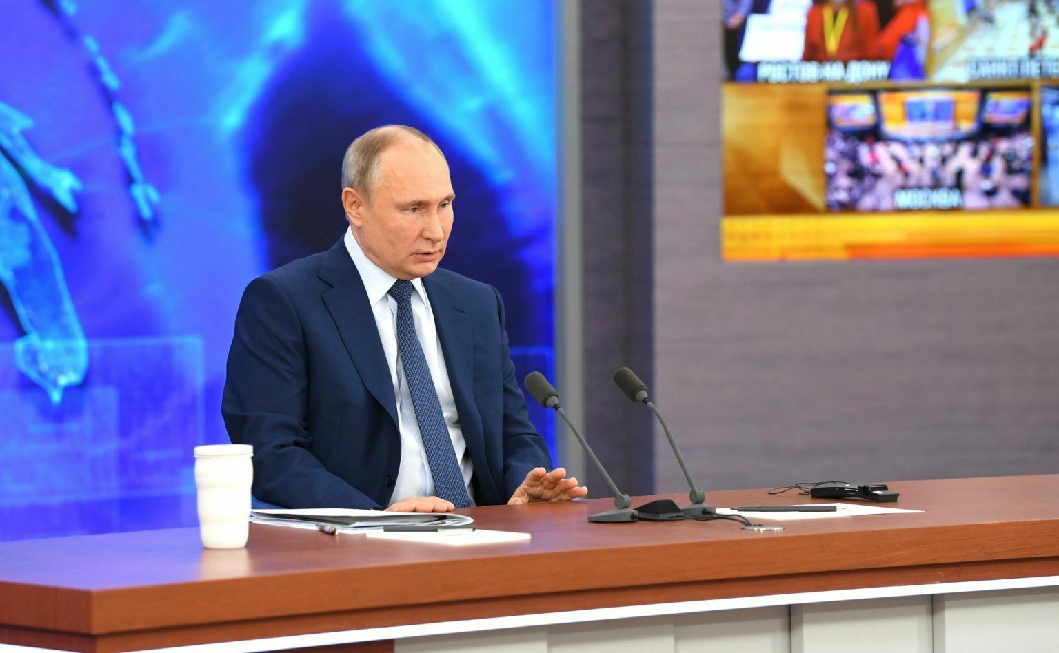 Путин пообещал семьям с детьми к новому году по пять тысяч рублей