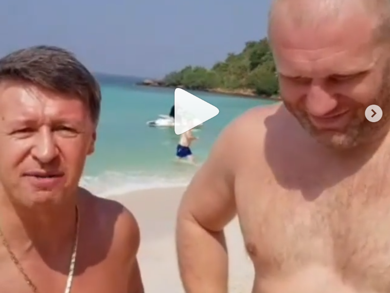 Звезда «Уральских пельменей» потроллил россиян с пляжа в Таиланде