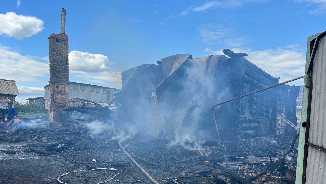Четверо детей и трое взрослых погибли при пожаре в частном доме в Татарстане