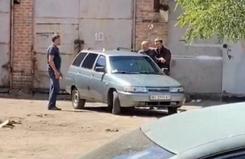В Полтаве злоумышленник с гранатой захватил в заложники полковника полиции