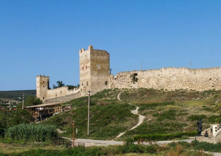 Власти Феодосии просят ЮНЕСКО взять Генуэзскую крепость по свою защиту
