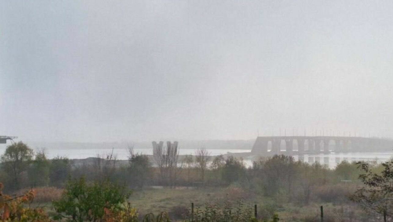 В Сети появились видео разрушенного Антоновского моста в Херсоне