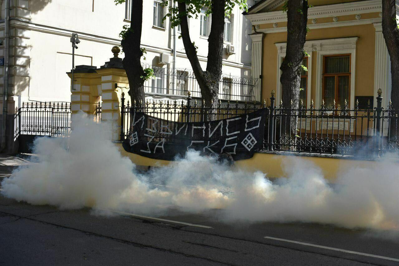 Радикалы напали на резиденцию патриарха в Москве