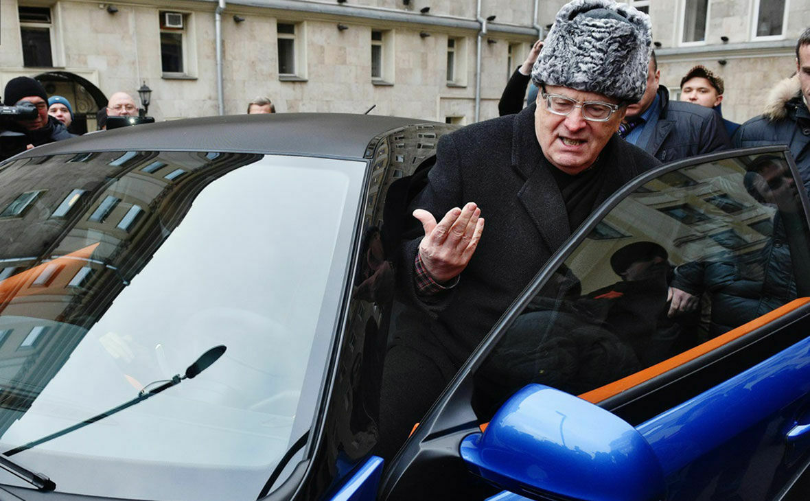 Рогозин поручил Минпромторгу отремонтировать "Ё-мобиль" Жириновского