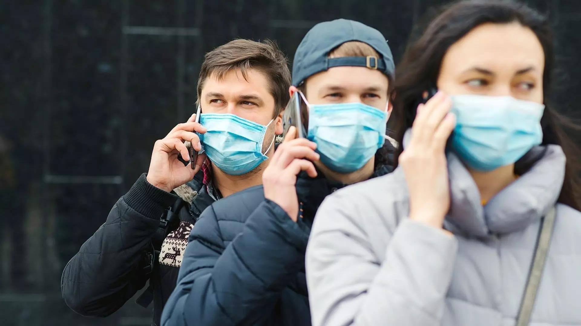На каком канале идет маска. Человек в маске. Много людей в масках медицинских. Пандемия маски. Человек в маске от пандемии.