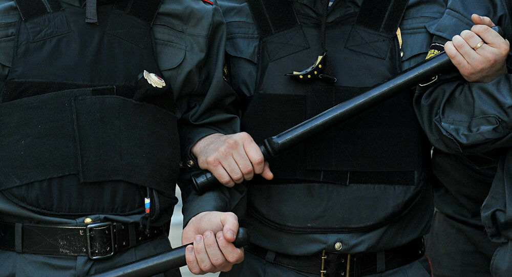 Московские полицейские избили дубинками трех человек во время ссоры