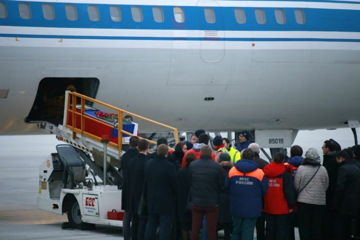 Самолет с телом дипломата Карлова приземлился в столичном Внуково