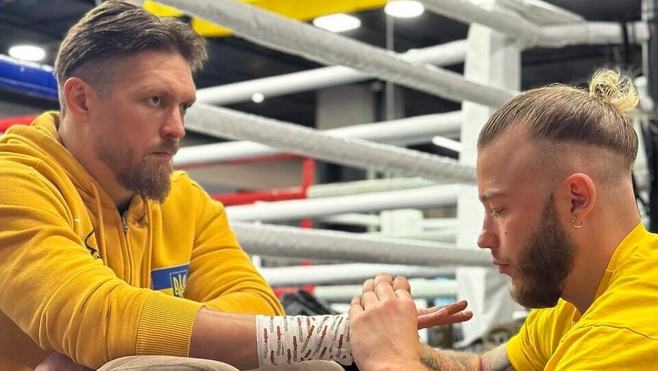 Менеджер украинского боксера Усика сообщил о срыве переговоров о бое с Тайсоном Фьюри