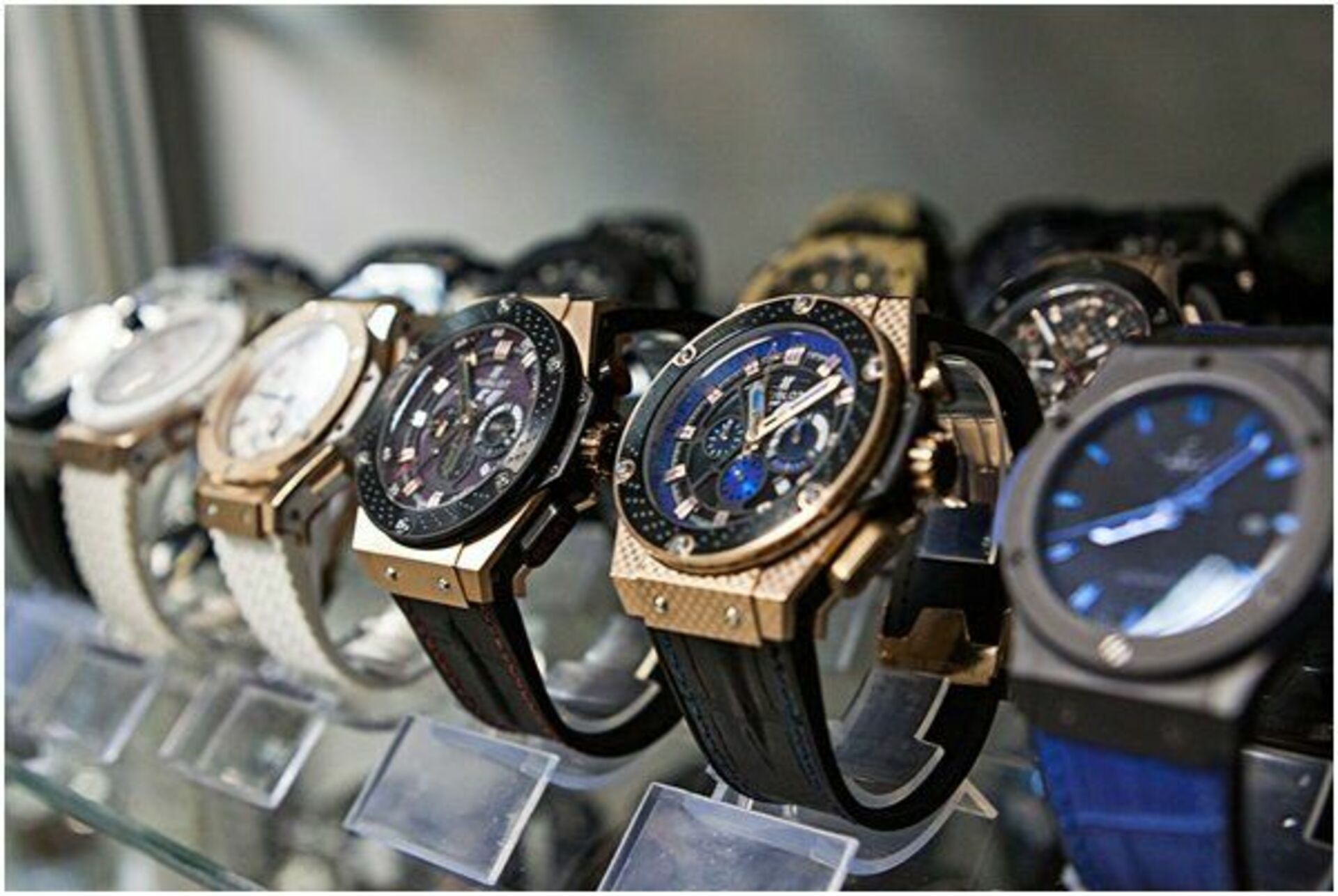 Покупаем наручные часы. Брендовые часы. Швейцарские часы. Коллекция мужских часов. Дорогие часы в магазине.