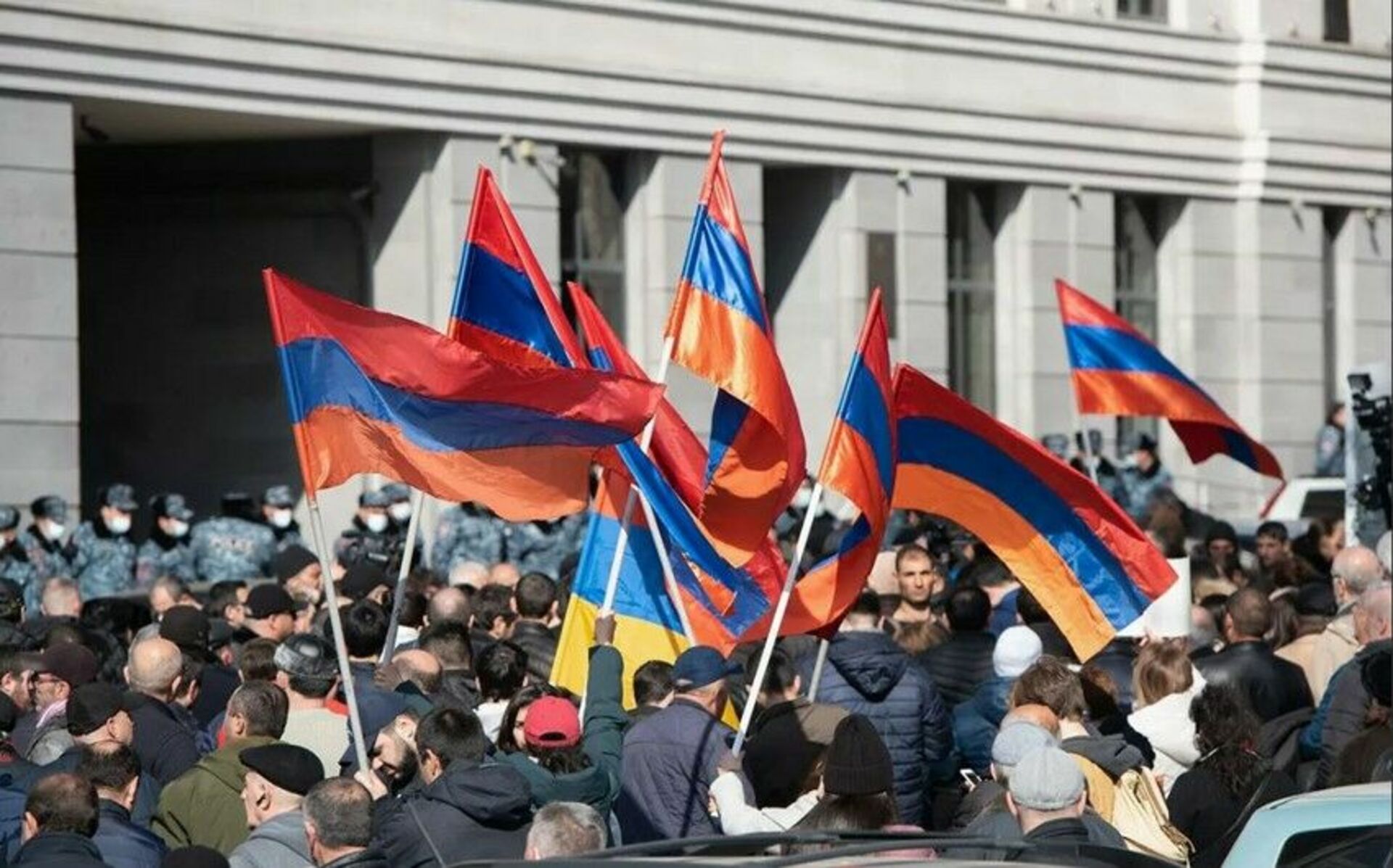 Трудовая армения сегодня. Митинг Армении против Пашиняна. Митинги в Армении 2022. Армения митинги оппозиции 2022. Протесты в Армении 2018.