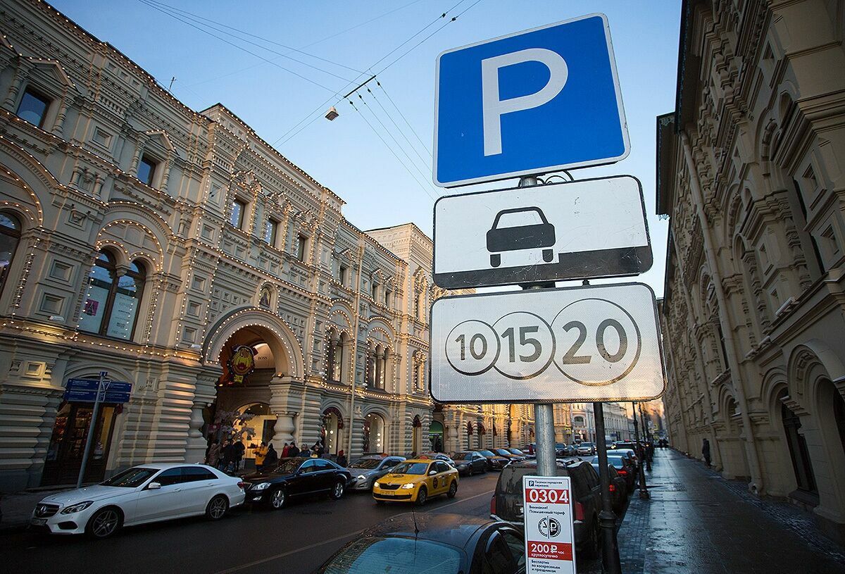 В Москве сделают бесплатной парковку на новогодние праздники
