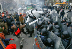 В Киеве идут задержания митингующих, администрация города считает убытки