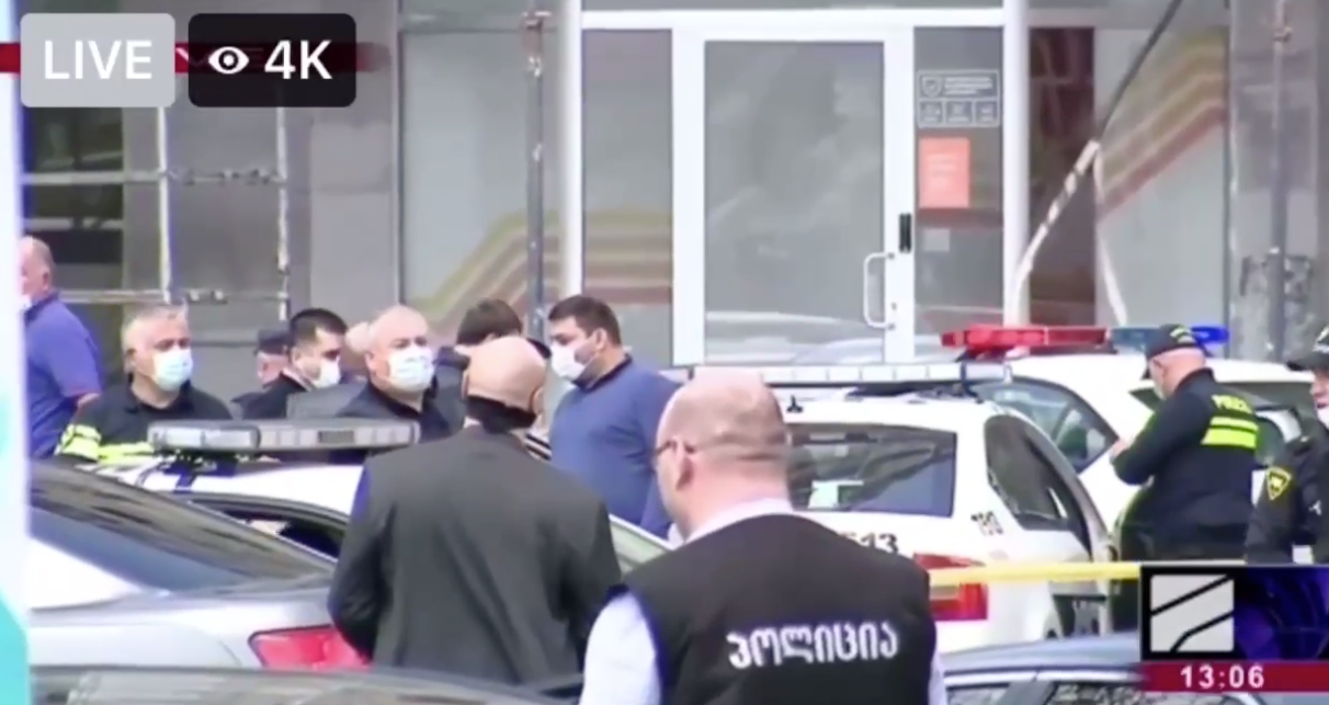 В филиале Банка Грузии в Тбилиси удерживают заложников