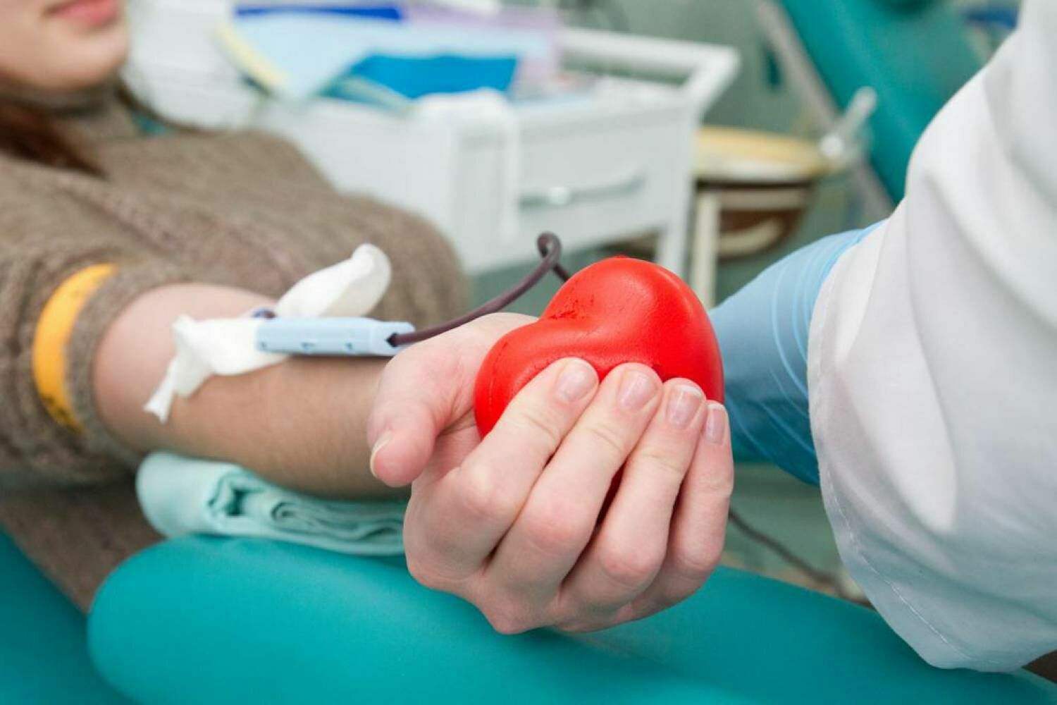 60% россиян становились донорами крови