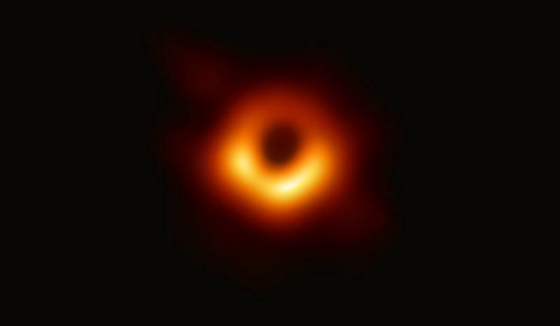 Ученые получили первое изображение черной дыры.