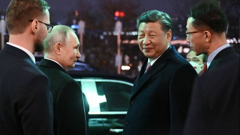 Bloomberg: Си Цзиньпин и Владимир Путин начинают идеологическую контратаку
