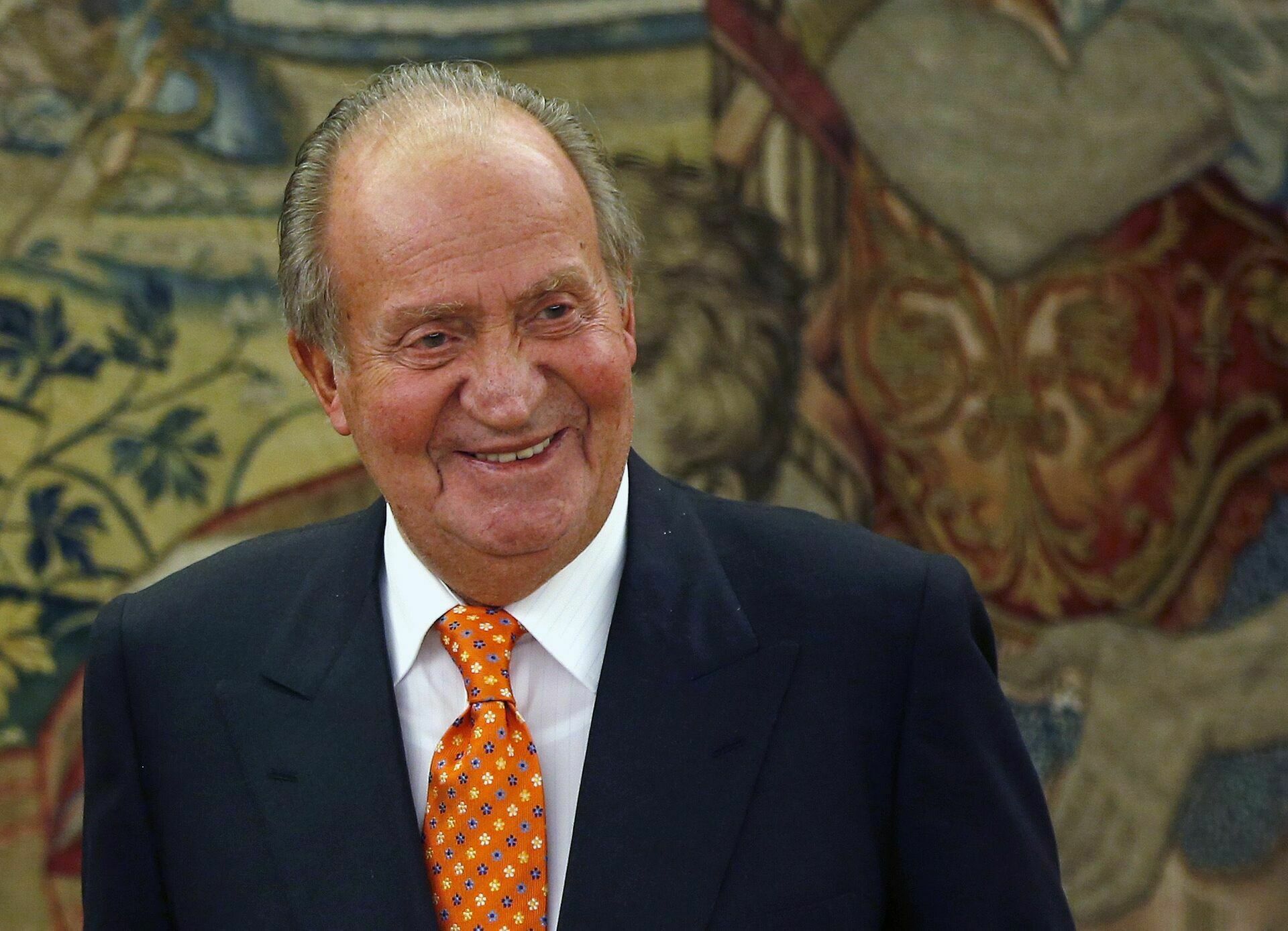 Бывший король Испании, обвиняемый в коррупции, поселился в роскошном отеле