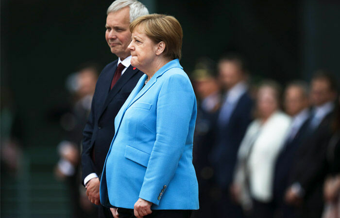 Немецкий врач сообщил, с чем связаны приступы у Меркель