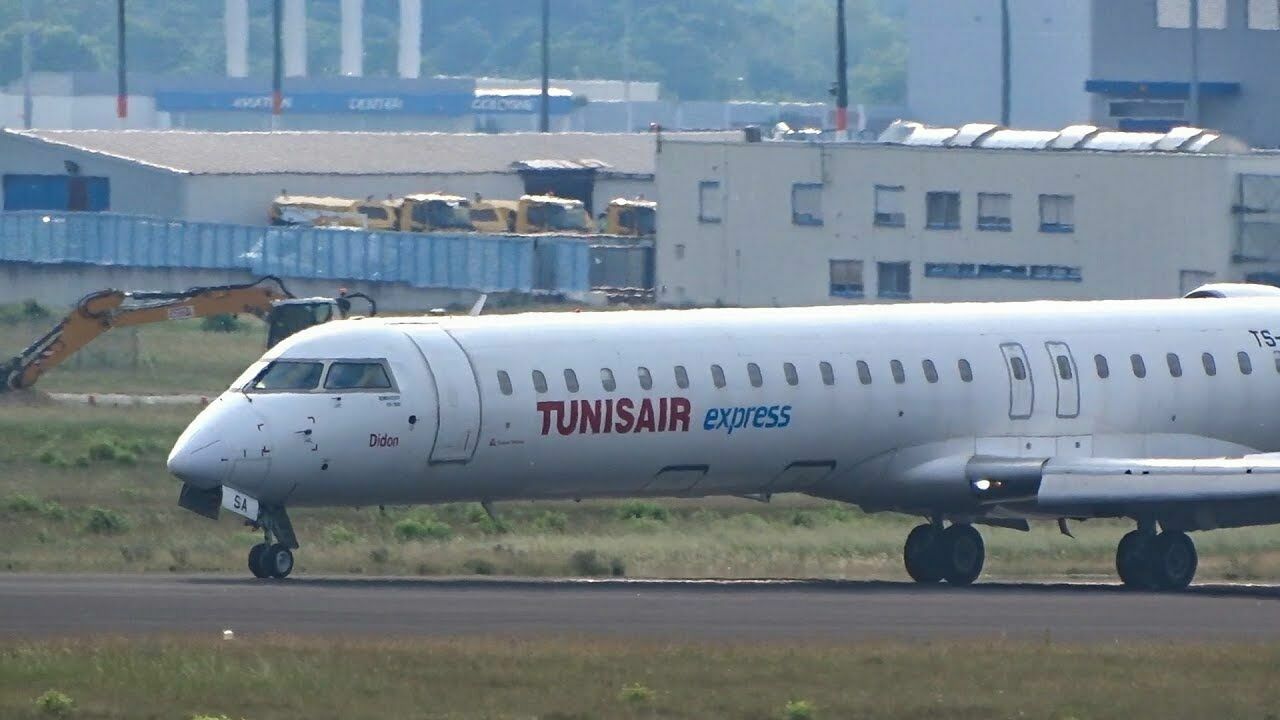 Самолёт авиакомпании Tunisair проверили после сообщения о бомбе
