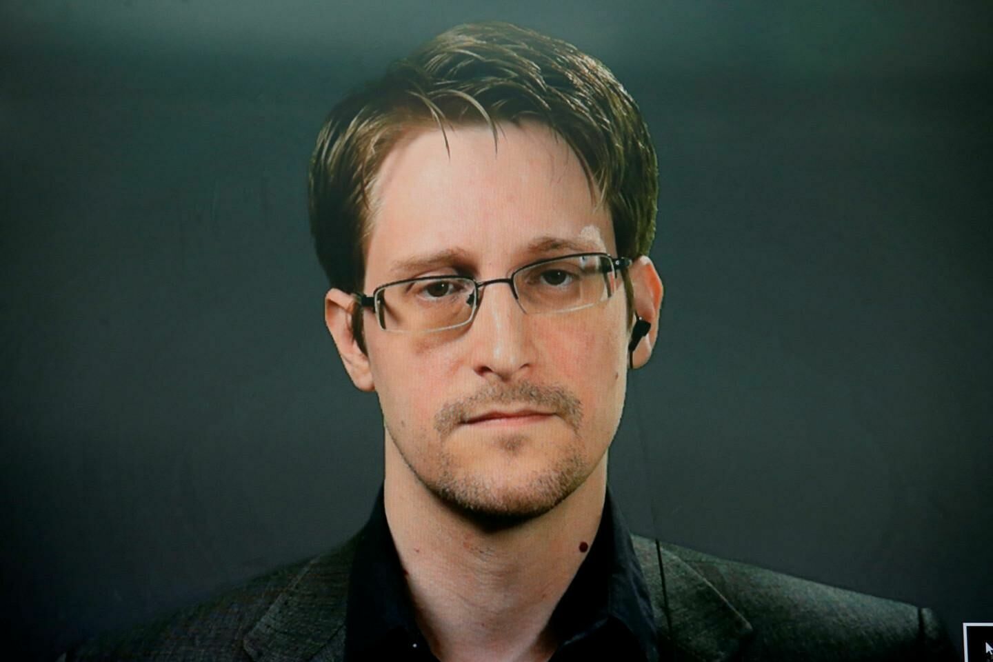 Сноуден решил стать гражданином России