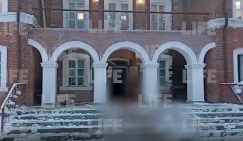 Подросток взорвал бомбу у входа в гимназию при монастыре в Серпухове