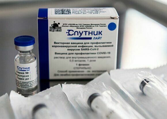 Минздрав разрешил одновременно прививаться  «Спутником Лайт» и вакциной против гриппа
