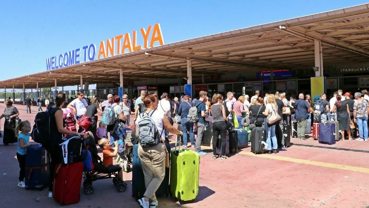 Полеты в Турцию и Танзанию приостановят до 1 июня