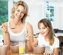 Начало половой жизни девочек зависит от регулярности завтраков