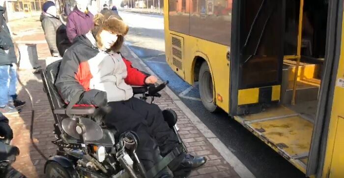 Доступен ли городской транспорт для инвалидов, проверили в Санкт-Петербурге