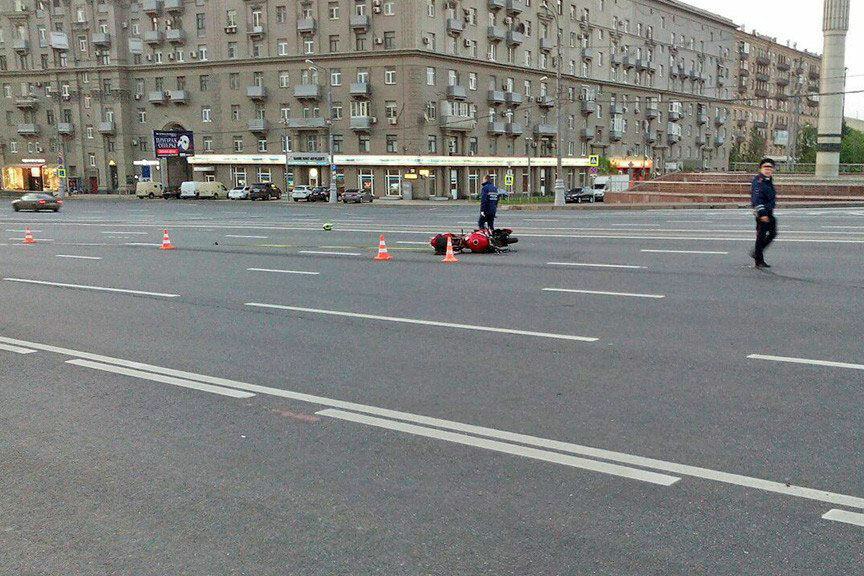 На девушку, сбившую байкера на Кутузовском проспекте, завели дело