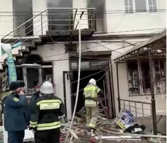 Двух человек нашли живыми под завалами после взрыва в торговом центре в Ингушетии